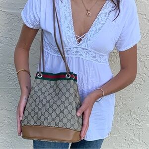 (31) GUCCI 70s Bucket